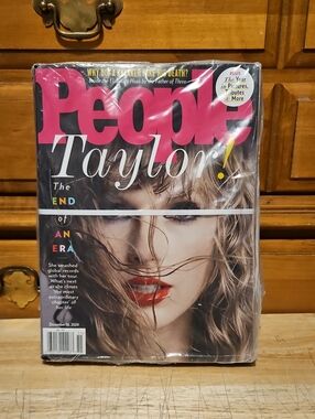 A bundle of Taylor Swift-December 2024-People Magazine (20-qty Total)